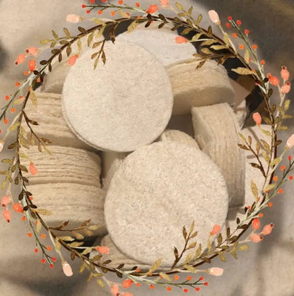 BeNat's high-quality natural loofah for exfoliation and smooth skin, promoting micro-circulation and unclogging pores for better absorption of beauty products.