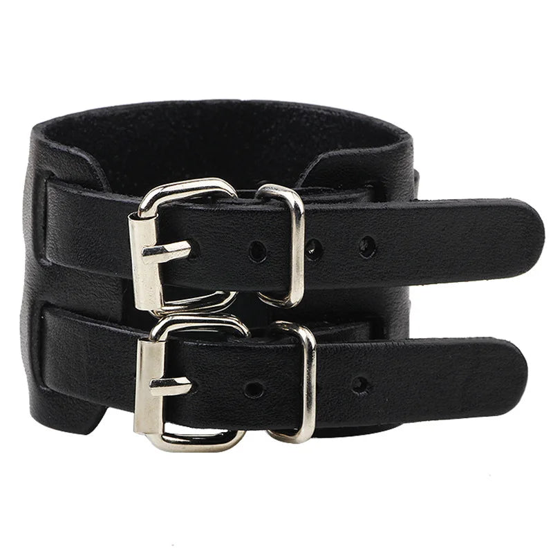 Men’s leather bracelet with steel snap clasps: punk-inspired, available in vibrant colors for a bold, nostalgic look.