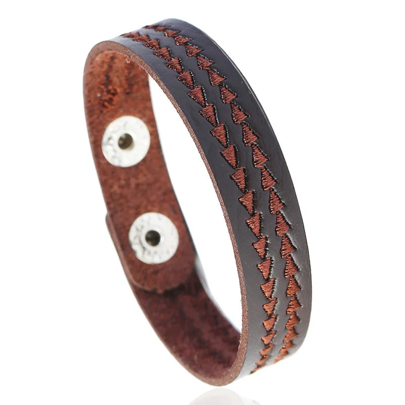 Men’s leather bracelet with steel snap clasps: punk-inspired, available in vibrant colors for a bold, nostalgic look.