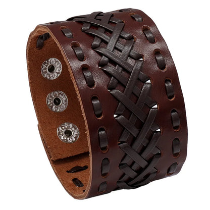 Men’s leather bracelet with steel snap clasps: punk-inspired, available in vibrant colors for a bold, nostalgic look.