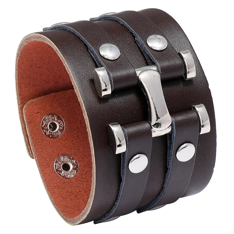 Men’s leather bracelet with steel snap clasps: punk-inspired, available in vibrant colors for a bold, nostalgic look.