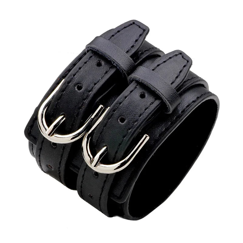 Men’s leather bracelet with steel snap clasps: punk-inspired, available in vibrant colors for a bold, nostalgic look.