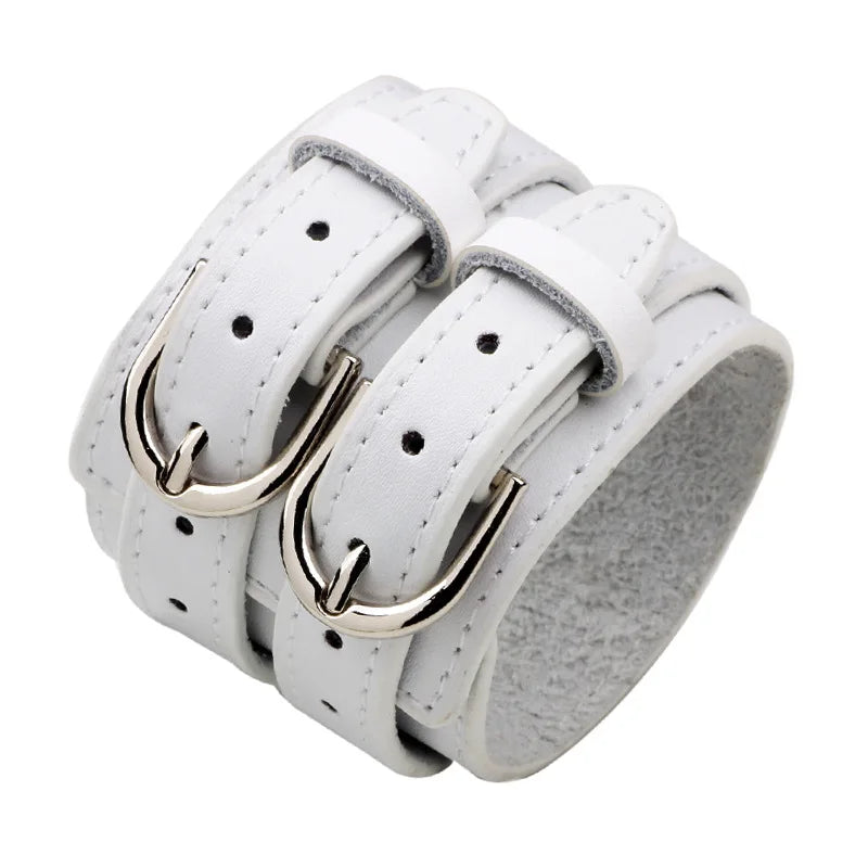 Men’s leather bracelet with steel snap clasps: punk-inspired, available in vibrant colors for a bold, nostalgic look.