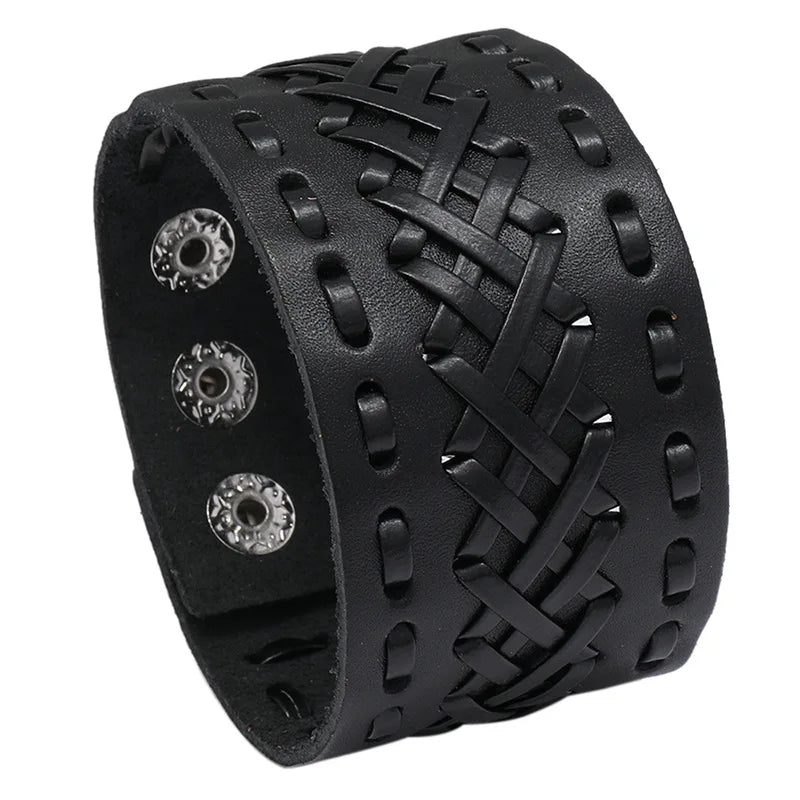 Men’s leather bracelet with steel snap clasps: punk-inspired, available in vibrant colors for a bold, nostalgic look.