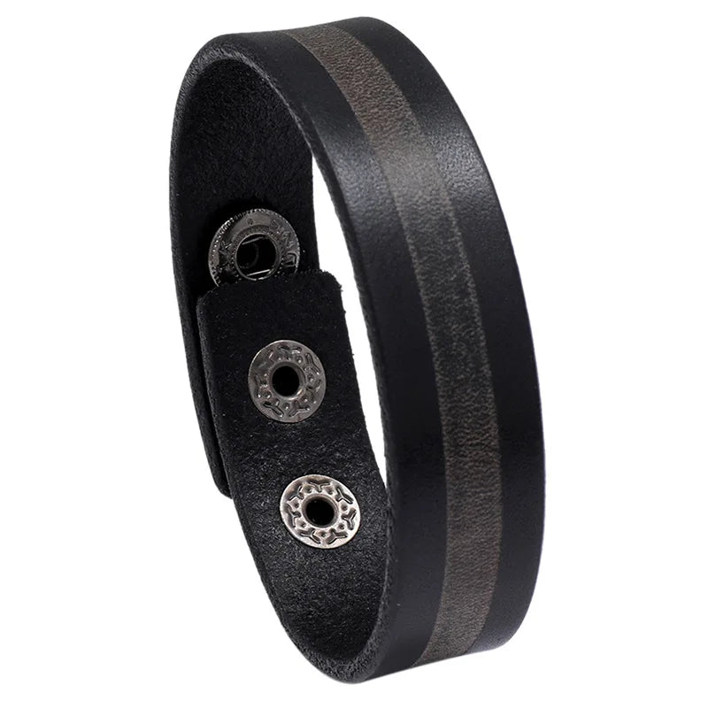 Men’s leather bracelet with steel snap clasps: punk-inspired, available in vibrant colors for a bold, nostalgic look.